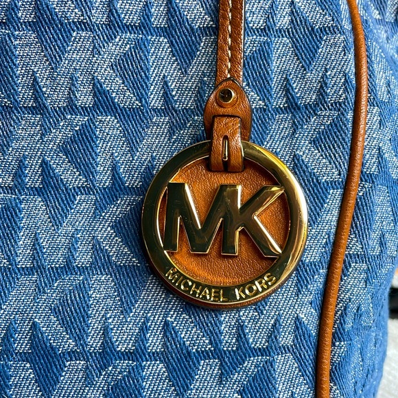 Michael Kors Marina Tote LG Drawstring Tote w/Gold Tone HW - 30S6GMAT3V Denim - Picture 4 of 17